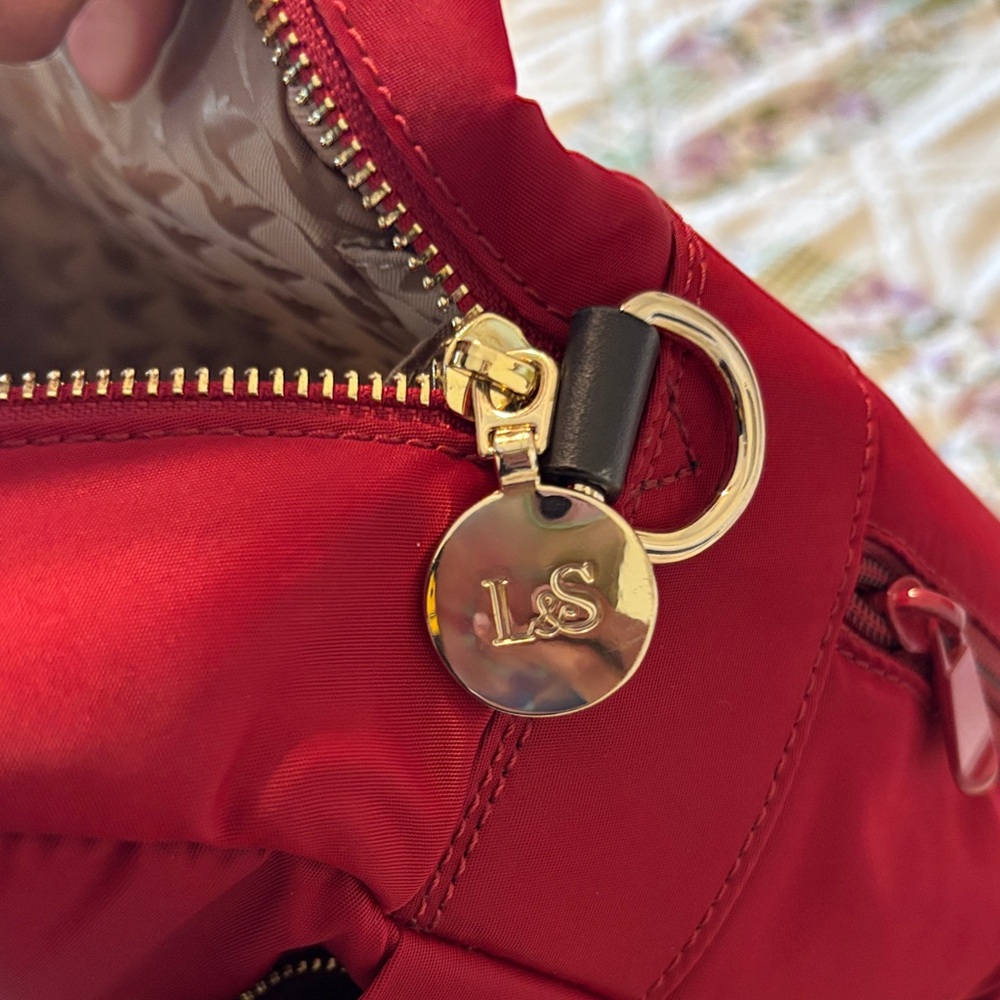 Lo & Son’s OG Shoulder Bag with Black Handles - Picture 5 of 10
